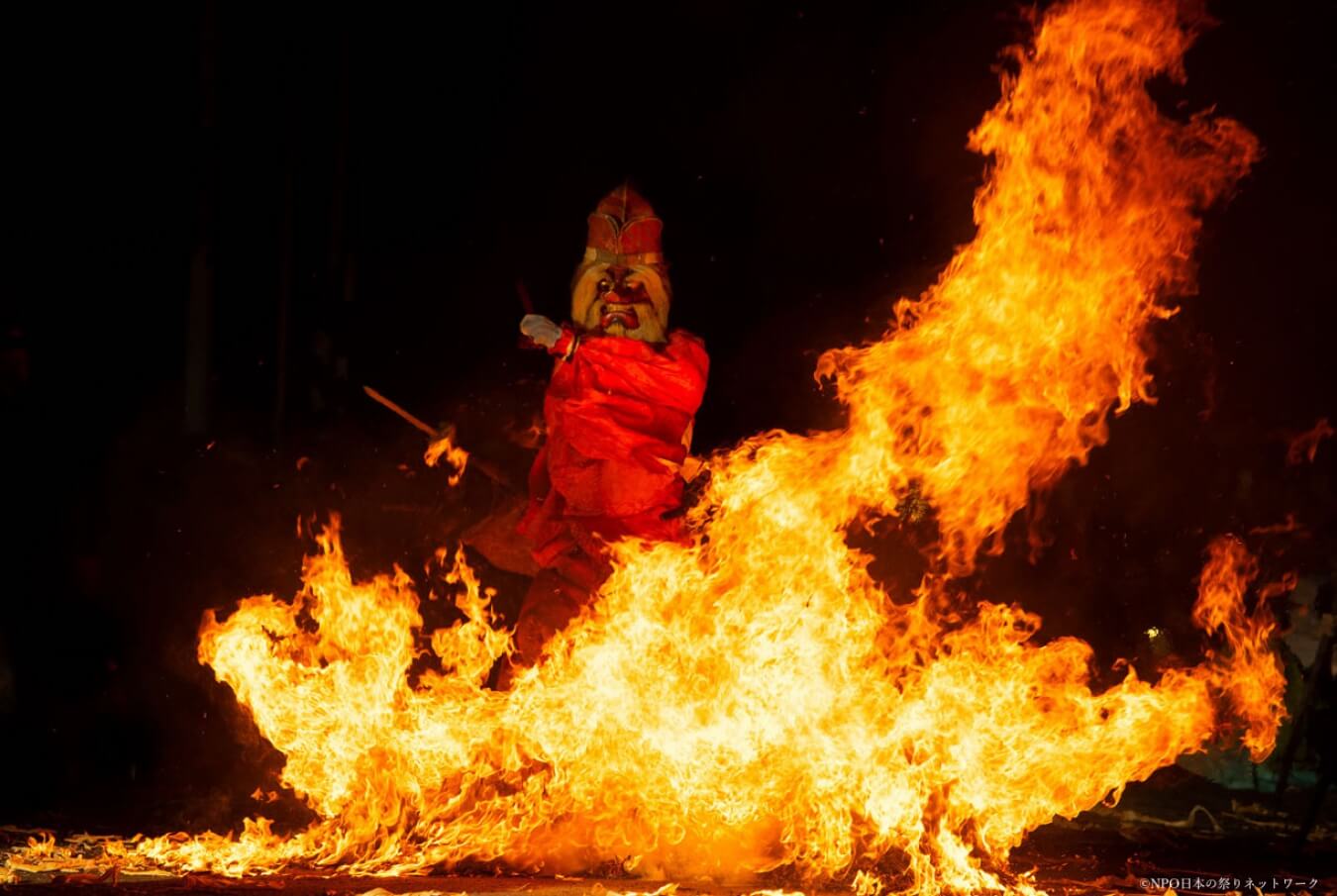 美国神社例大祭　天狗の火渡り4