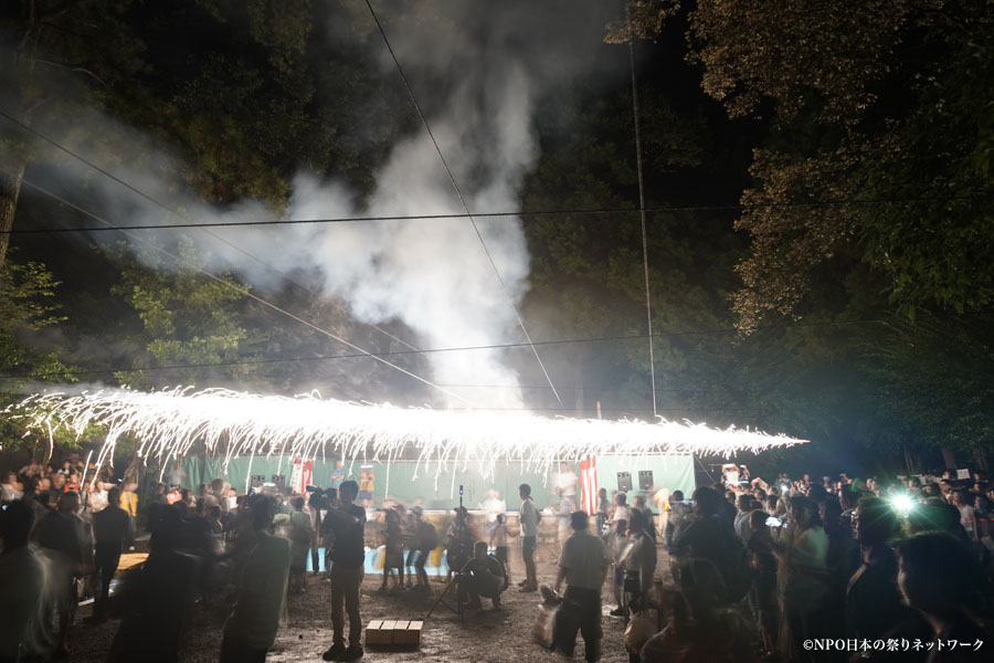 献燈祭六月灯・科長神社のからくり花火