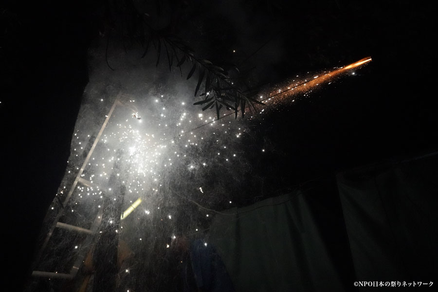 献燈祭六月灯・科長神社のからくり花火3