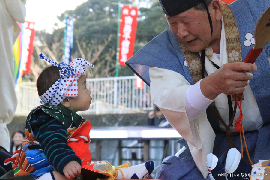 子泣き相撲