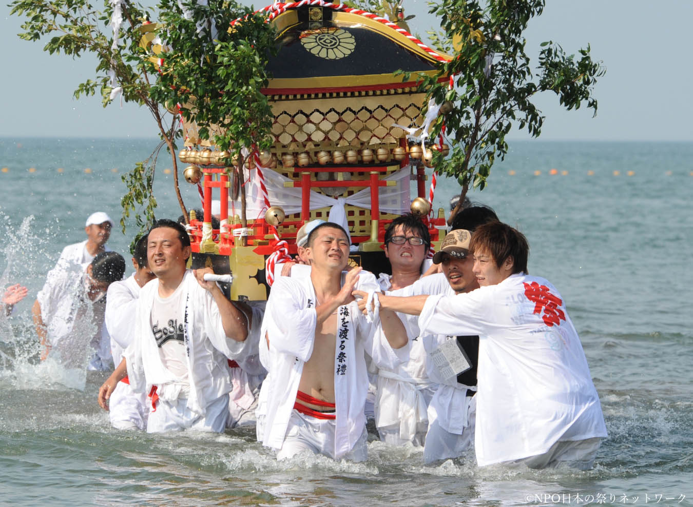 海を渡る祭礼