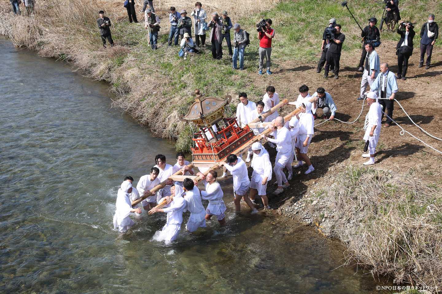 厳島神社祭典・鼠ヶ関神輿流し6