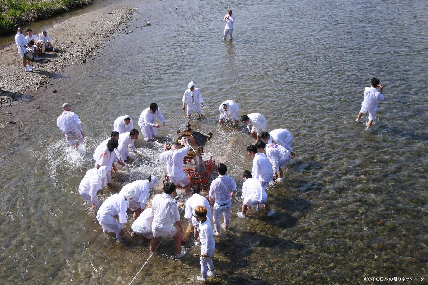 厳島神社祭典・鼠ヶ関神輿流し7
